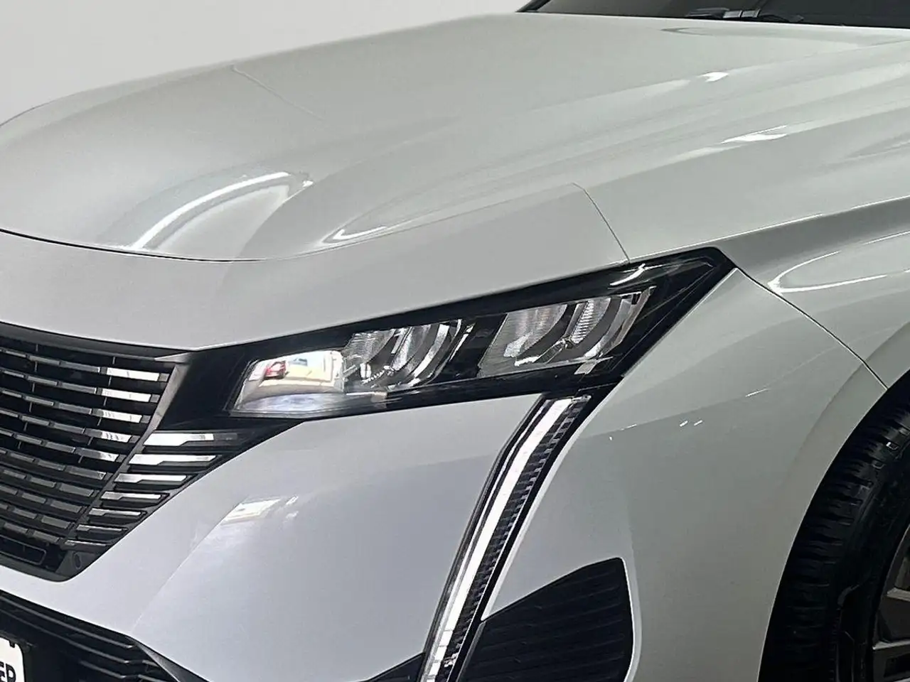 Peugeot 308 SW Allure 1.2 PureTech 130+Navi+360°+ACC+SHZ — Galería del vehículo 28