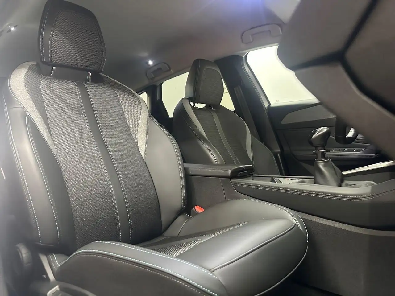 Peugeot 308 SW Allure 1.2 PureTech 130+Navi+360°+ACC+SHZ — Galería del vehículo 13