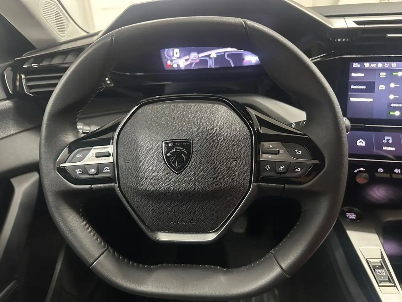 Peugeot 308 SW Allure 1.2 PureTech 130+Navi+360°+ACC+SHZ — Galería del vehículo 24