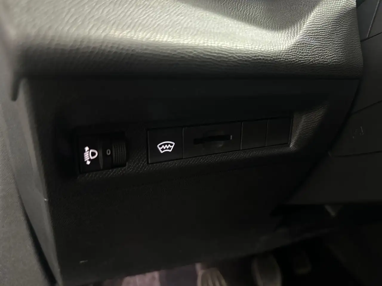 Peugeot 308 SW Allure 1.2 PureTech 130+Navi+360°+ACC+SHZ — Galería del vehículo 17