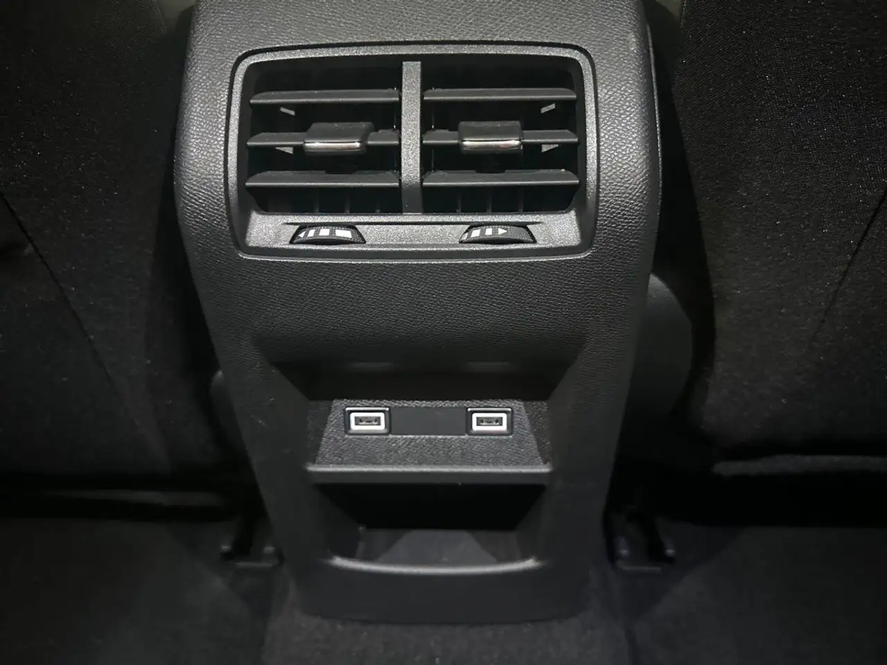 Peugeot 308 SW Allure 1.2 PureTech 130+Navi+360°+ACC+SHZ — Galería del vehículo 19