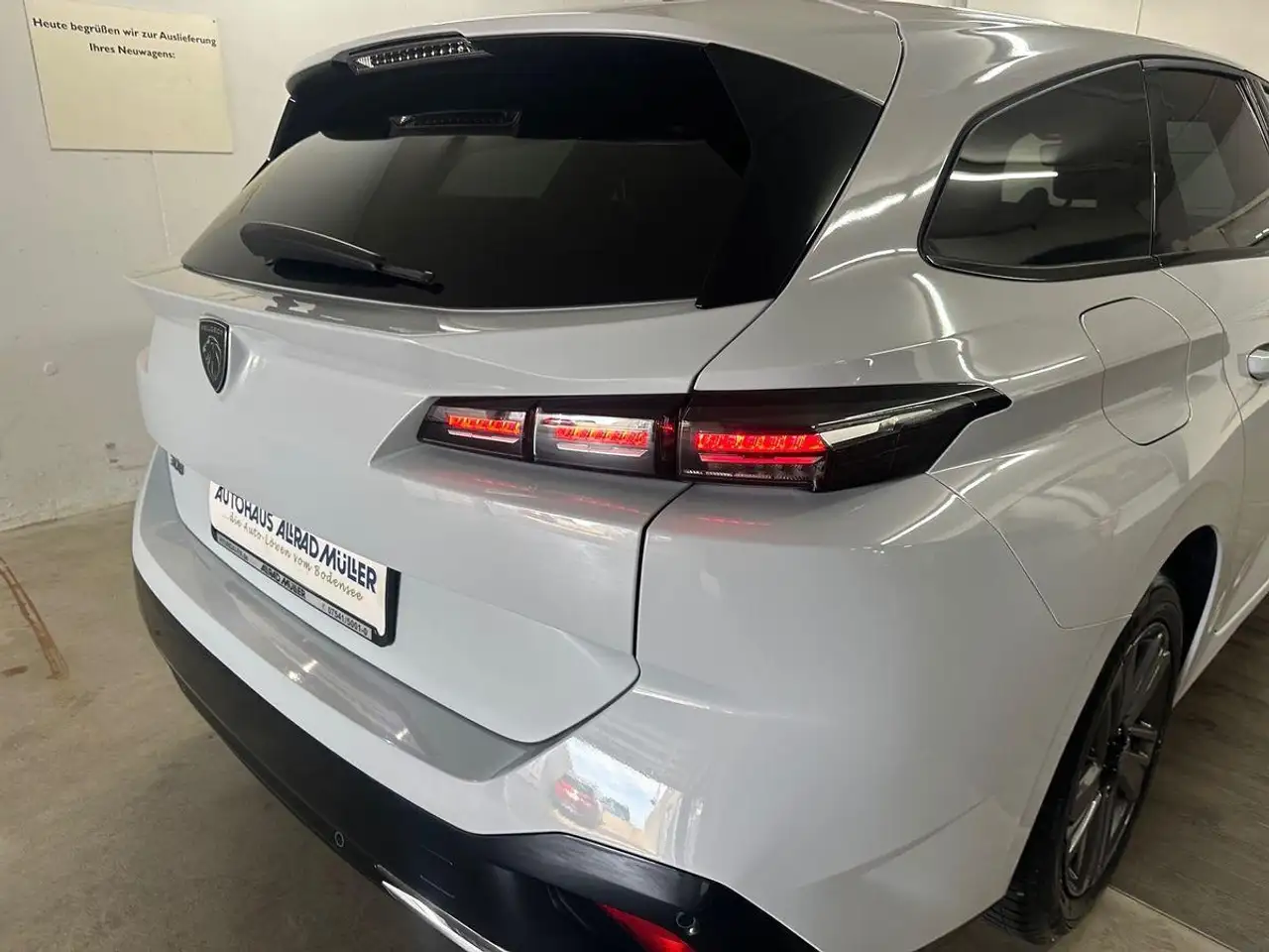 Peugeot 308 SW Allure 1.2 PureTech 130+Navi+360°+ACC+SHZ — Galería del vehículo 2