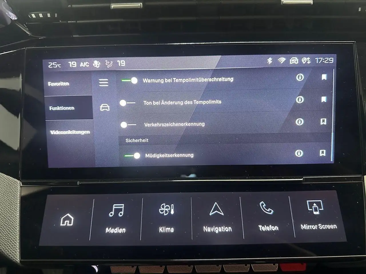 Peugeot 308 SW Allure 1.2 PureTech 130+Navi+360°+ACC+SHZ — Galería del vehículo 22
