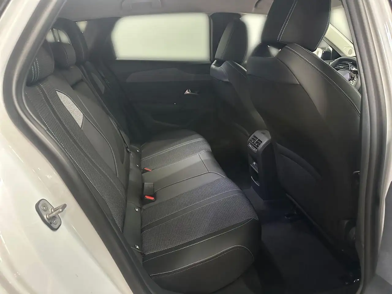Peugeot 308 SW Allure 1.2 PureTech 130+Navi+360°+ACC+SHZ — Galería del vehículo 9