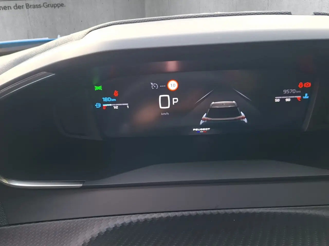 Peugeot 2008 1.2 PureTech 130 Allure — Vehicle gallery 11
