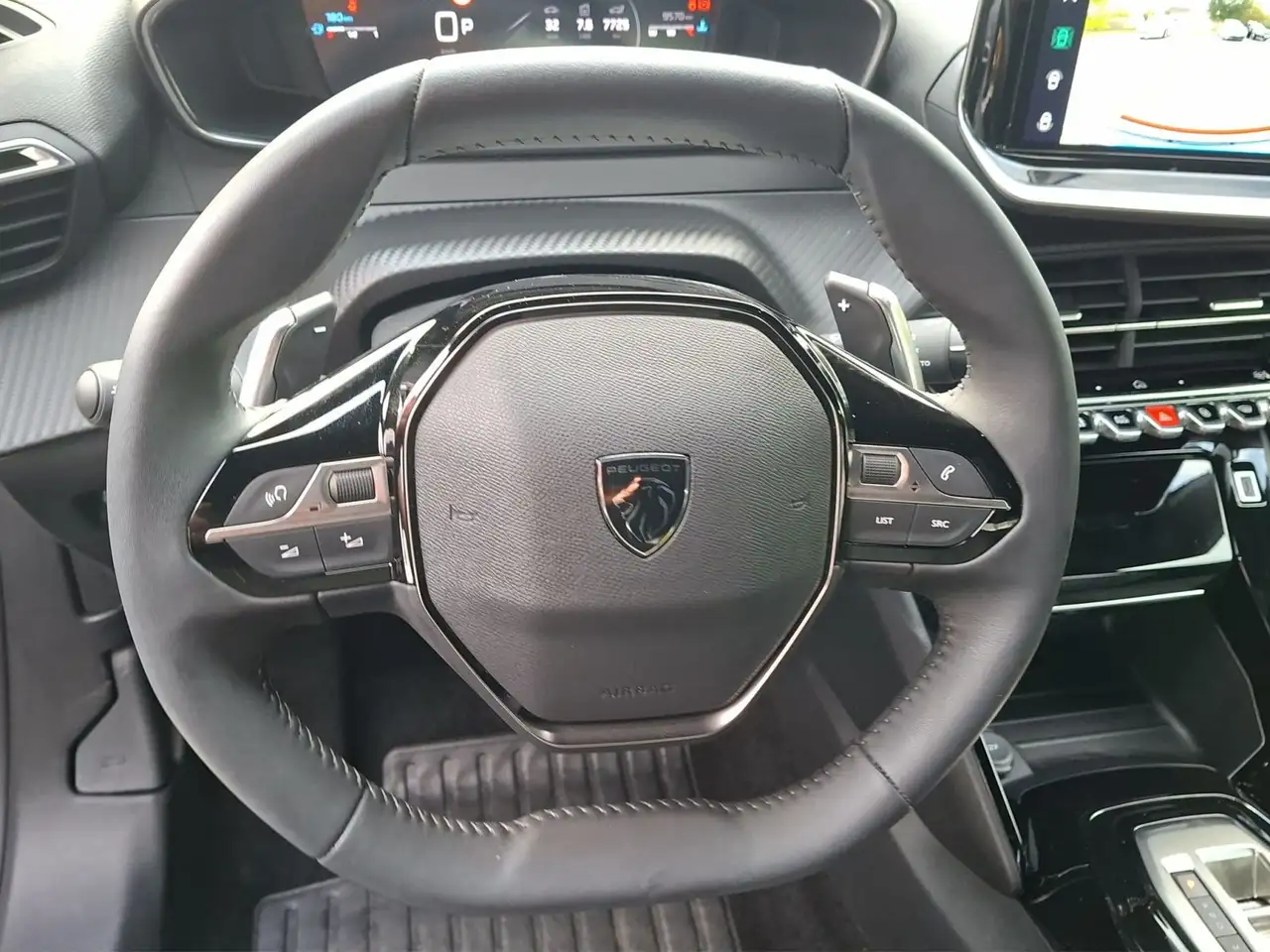 Peugeot 2008 1.2 PureTech 130 Allure — Vehicle gallery 10