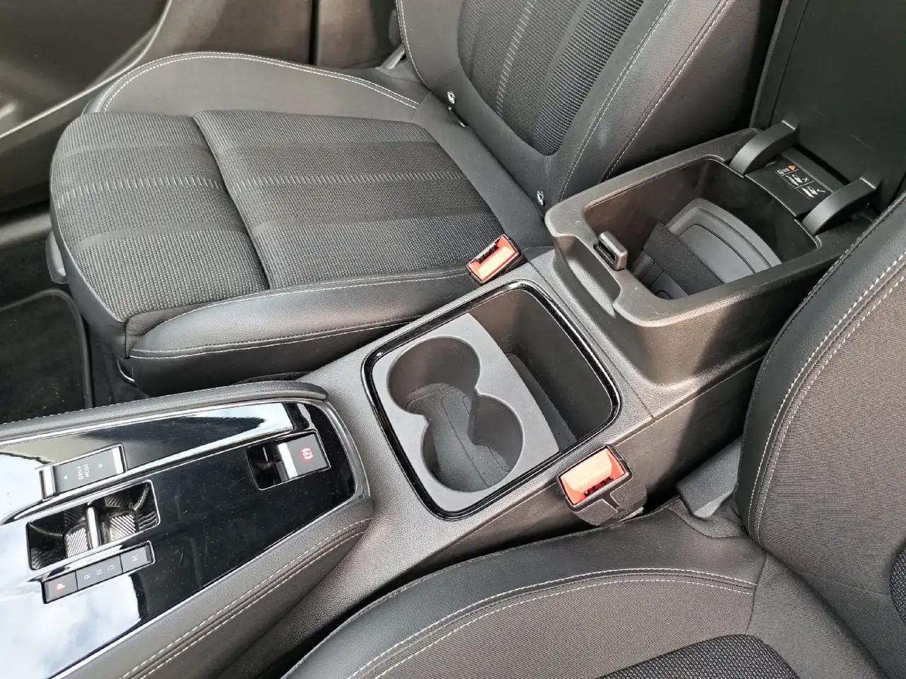 Opel Grandland 1.2 Turbo GS Line *MATRIX*TOTW*SHZ*KAM* — Galería del vehículo 17