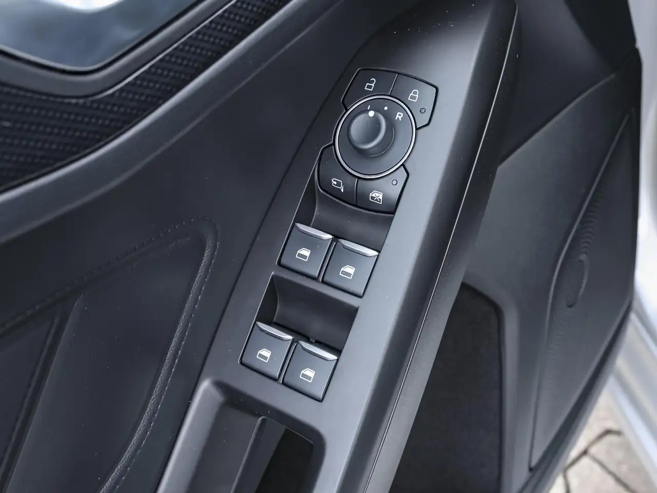 Ford Focus ST-Line X KAMERA PDC PANO — معرض صور السيارة 10
