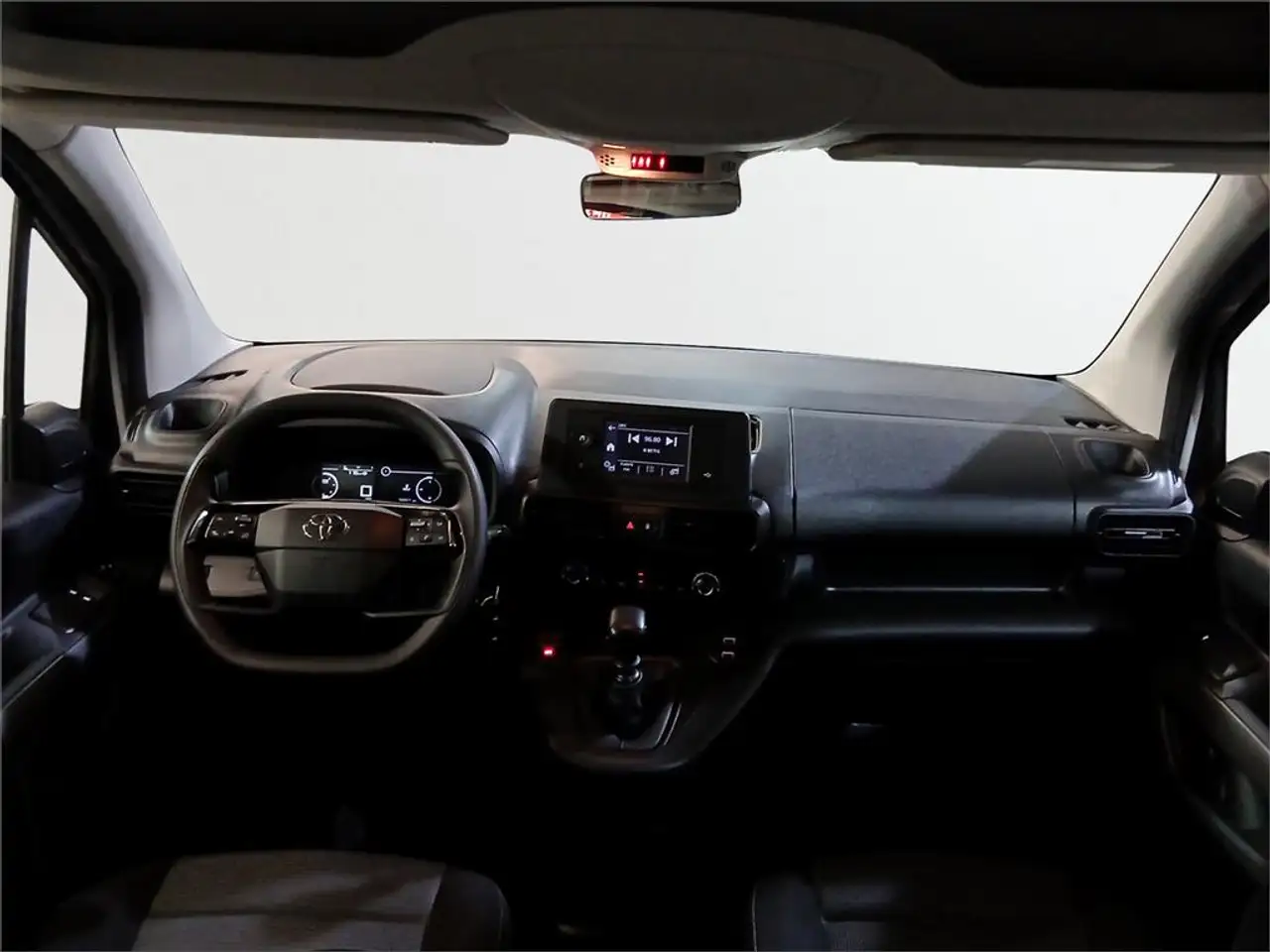 Toyota Proace City Combi L1 1.5D 75kW (100CV) GX 5p — معرض صور السيارة 8