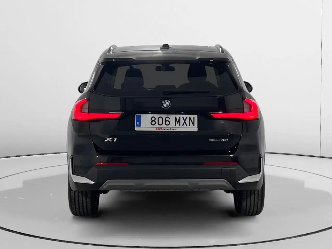 BMW X1 sDrive 18iA — Vehicle gallery 4