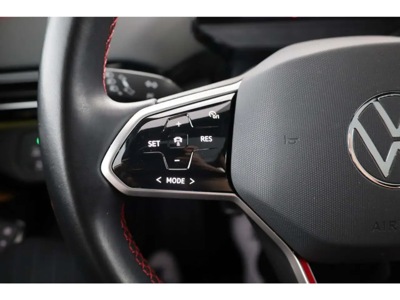 Volkswagen ID.4 GTX 77kWh NAV/Matrix/P-Dach/RFK/Wärmepumpe — معرض صور السيارة 15