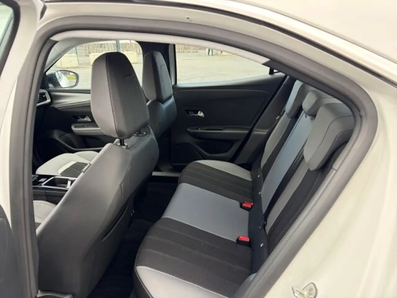 Opel Mokka Mokka 1.2 Turbo Elegance +Sitzheizung+EPH+LED+ — معرض صور السيارة 15