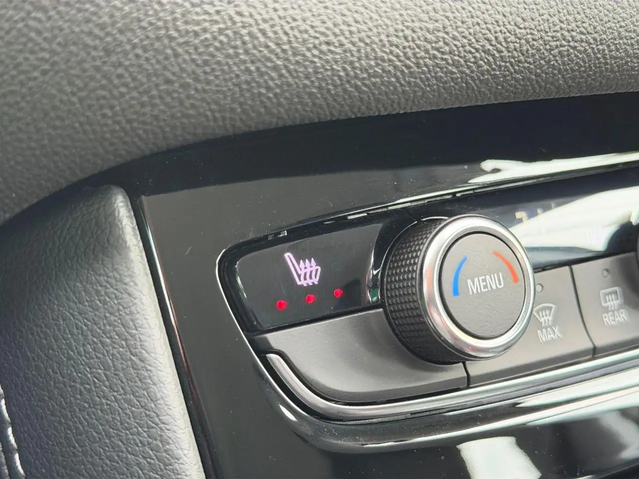 Opel Grandland Enjoy PT130 AT8 - LED/ACC/SITZH/KAMERA/PDC — معرض صور السيارة 16