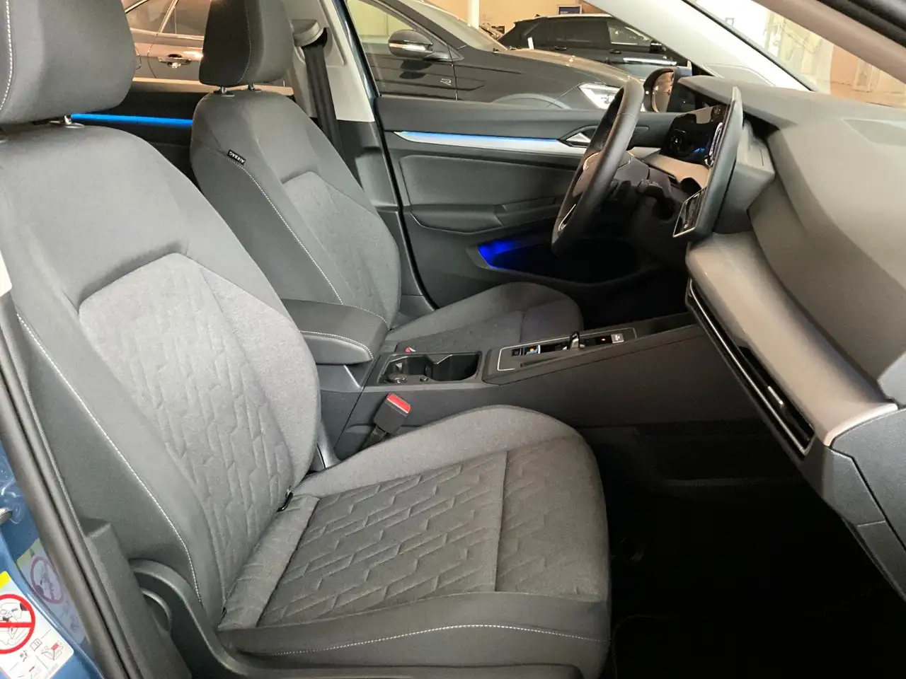 Volkswagen Golf Life , DSG, Pano., LED-Matrix, Kamera 360° — معرض صور السيارة 10