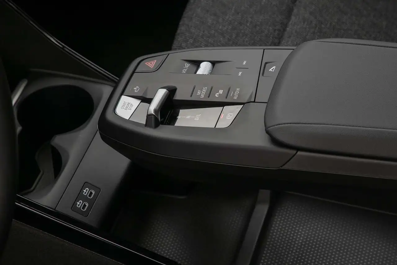 BMW X2 sDrive20i Autom Navi Lenkhz LED Klima Sitzhzg — Galerie du véhicule 9