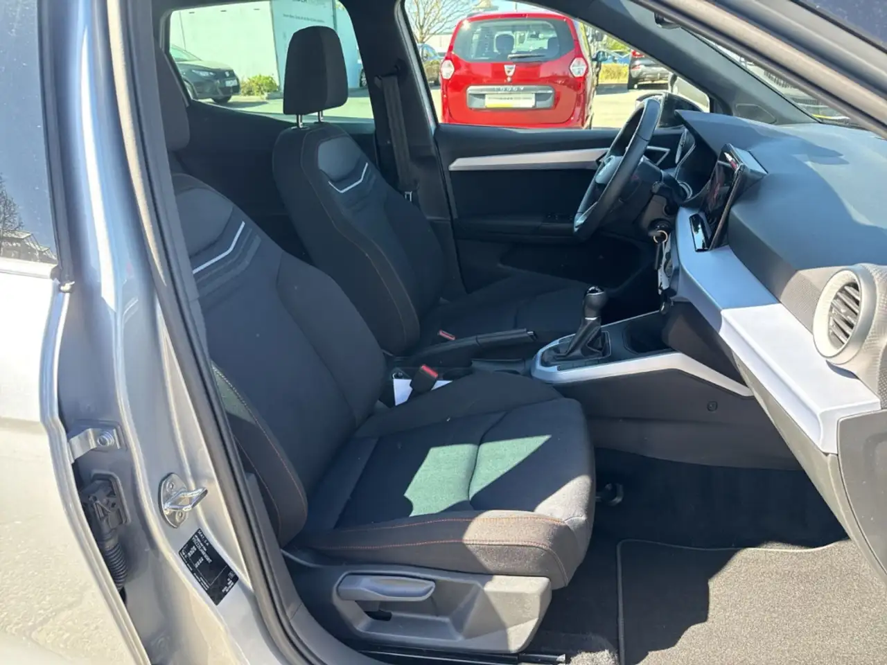 SEAT Arona 1.0 TSI FR LED+NAVI+DAB+PDC+KLIMA+TEMPOMAT — معرض صور السيارة 25