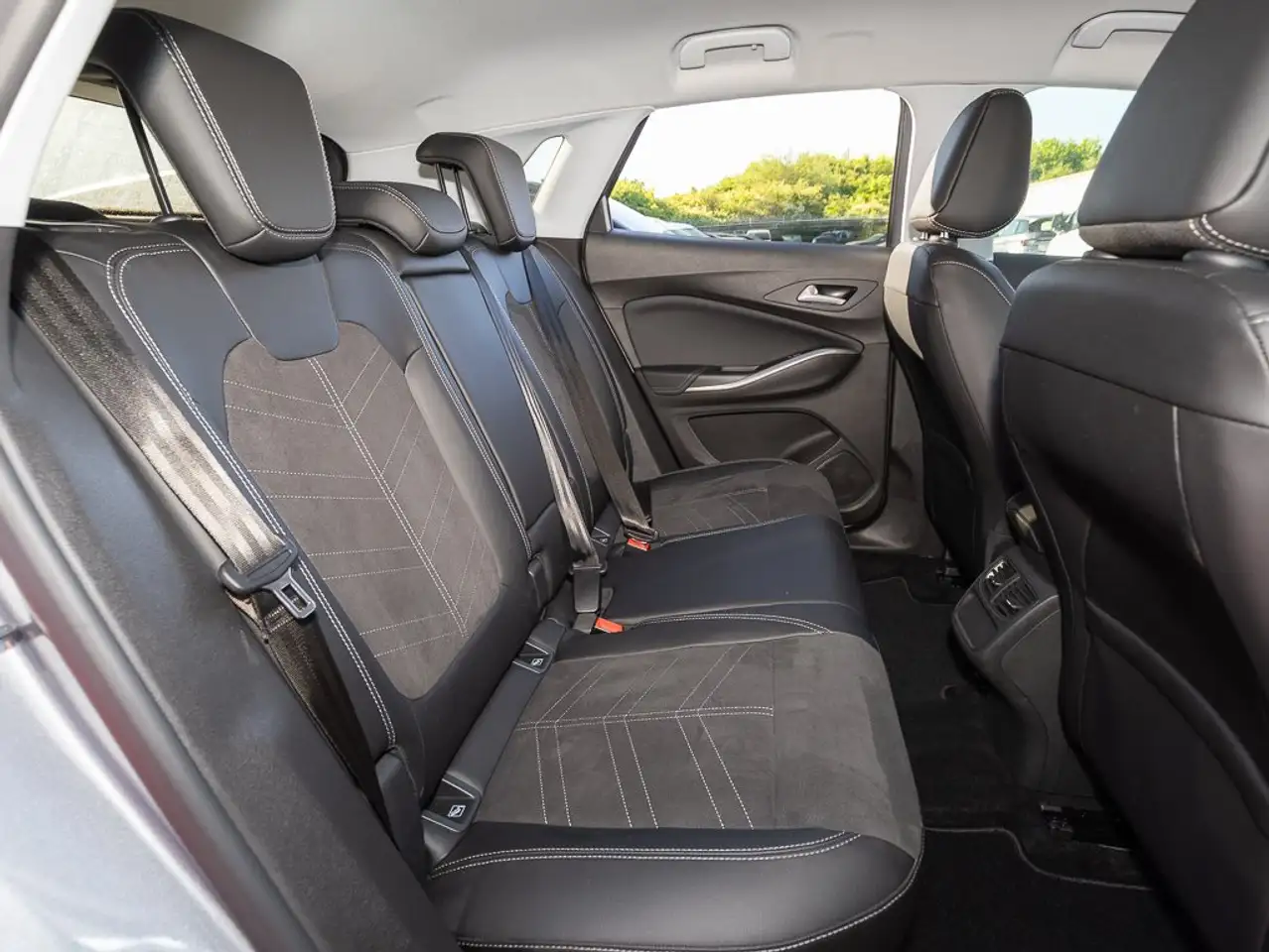 Opel Grandland 1.2 Turbo GS Line +RFK360+NAVI+L/SHZ+ — معرض صور السيارة 12