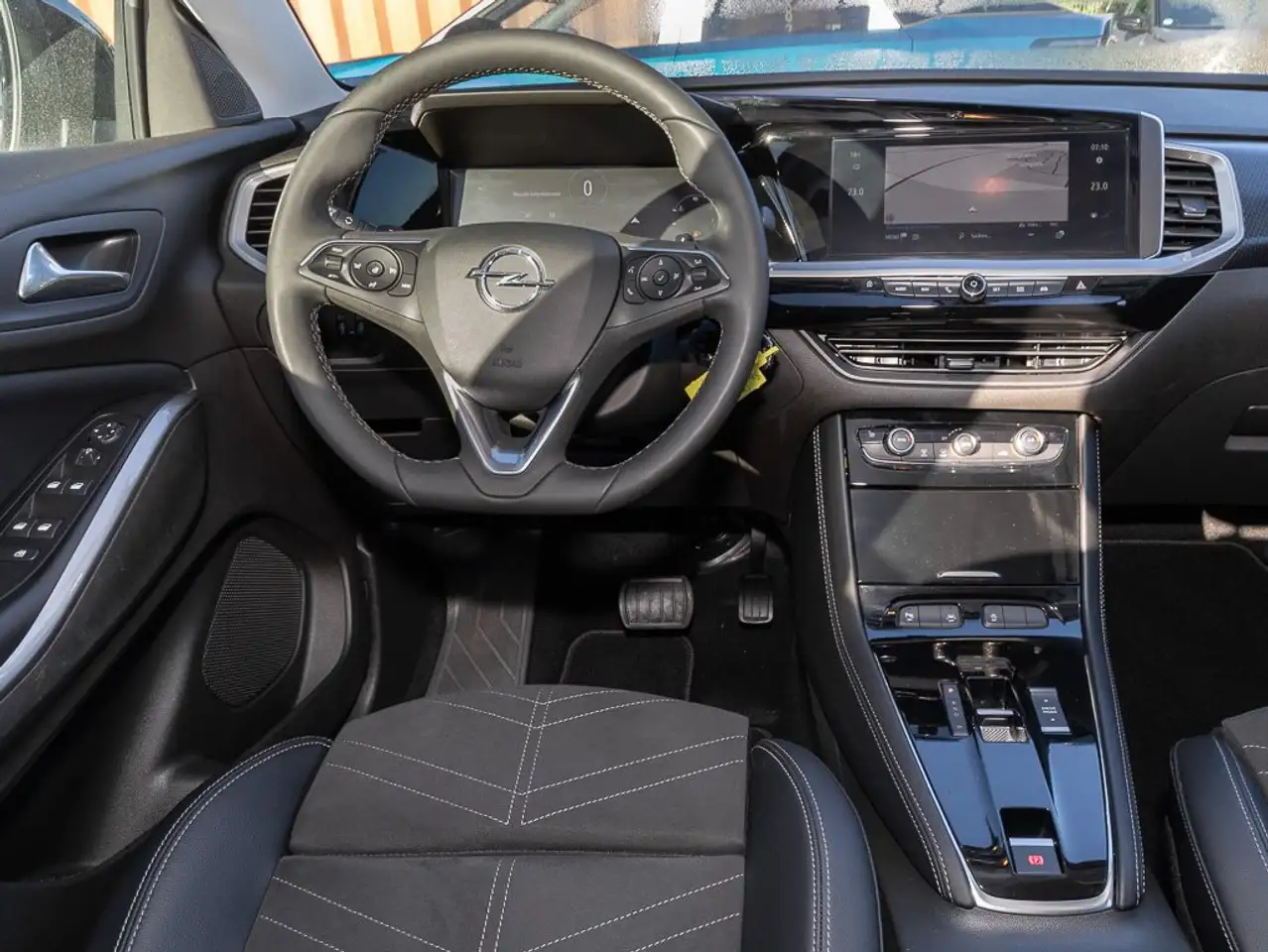 Opel Grandland 1.2 Turbo GS Line +RFK360+NAVI+L/SHZ+ — معرض صور السيارة 6