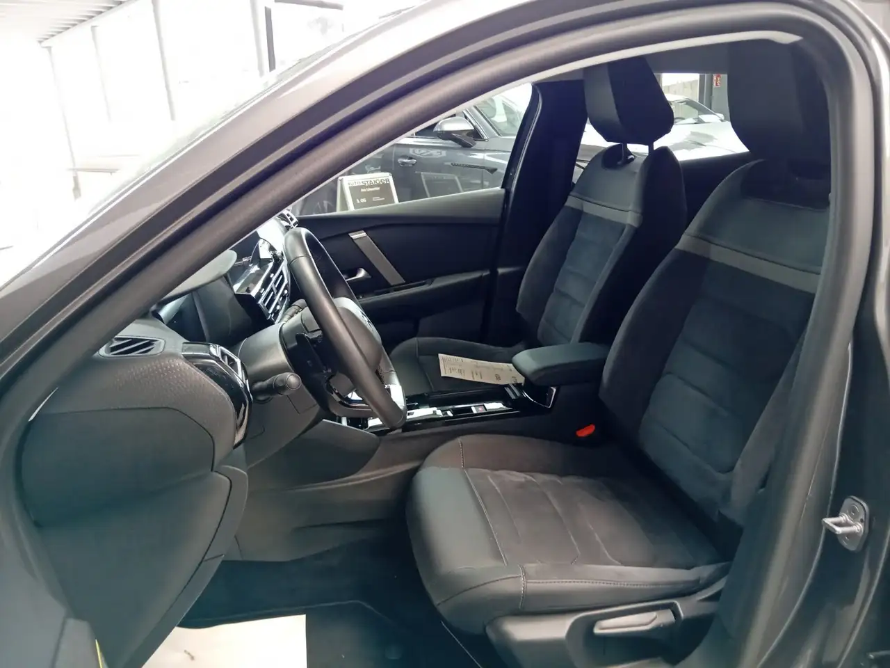 Citroen C4 1.2 PureTech 130 Max LED+Navi+SHZ+2xKlima+LM — Vehicle gallery 12