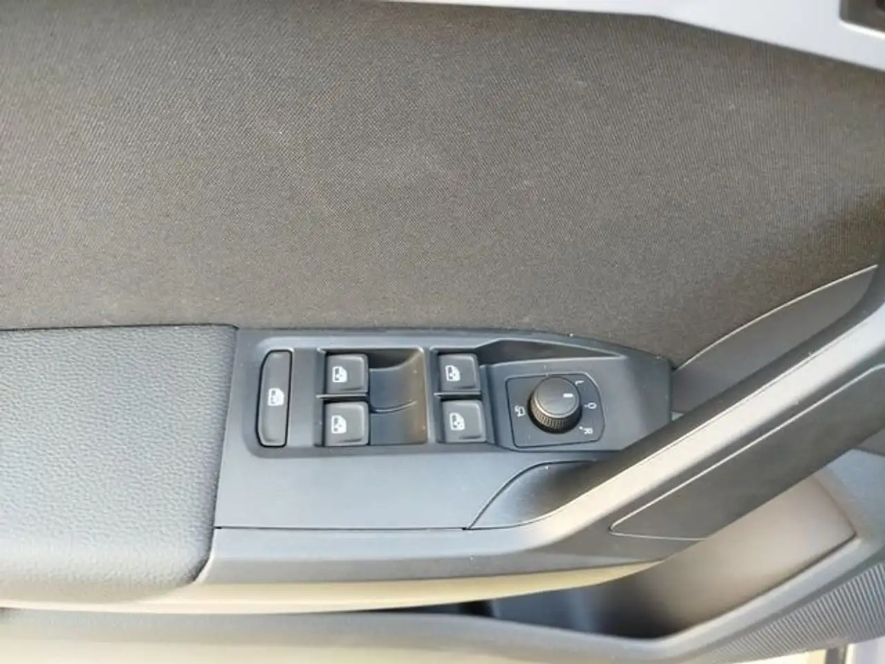 SEAT Arona 1.5 TSI S&S FR DSG7 XM 150 — معرض صور السيارة 10