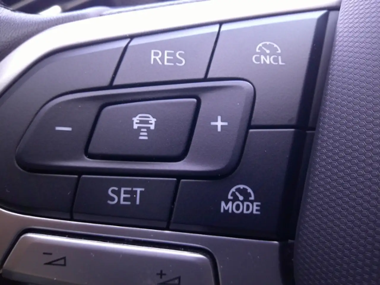 Volkswagen Passat Business 1.5 eHybrid*DSG*AHK*Navi*SHZ*R-Kamera*PD — Galerie du véhicule 18