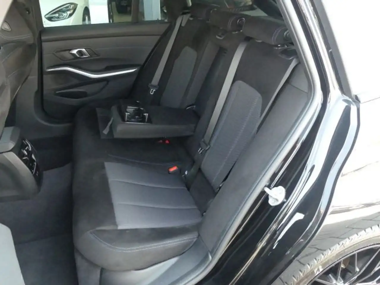 BMW 320 i Tour M Sportp. AHK°ACC°-HIFI°AdLED°18Zoll — Vehicle gallery 10