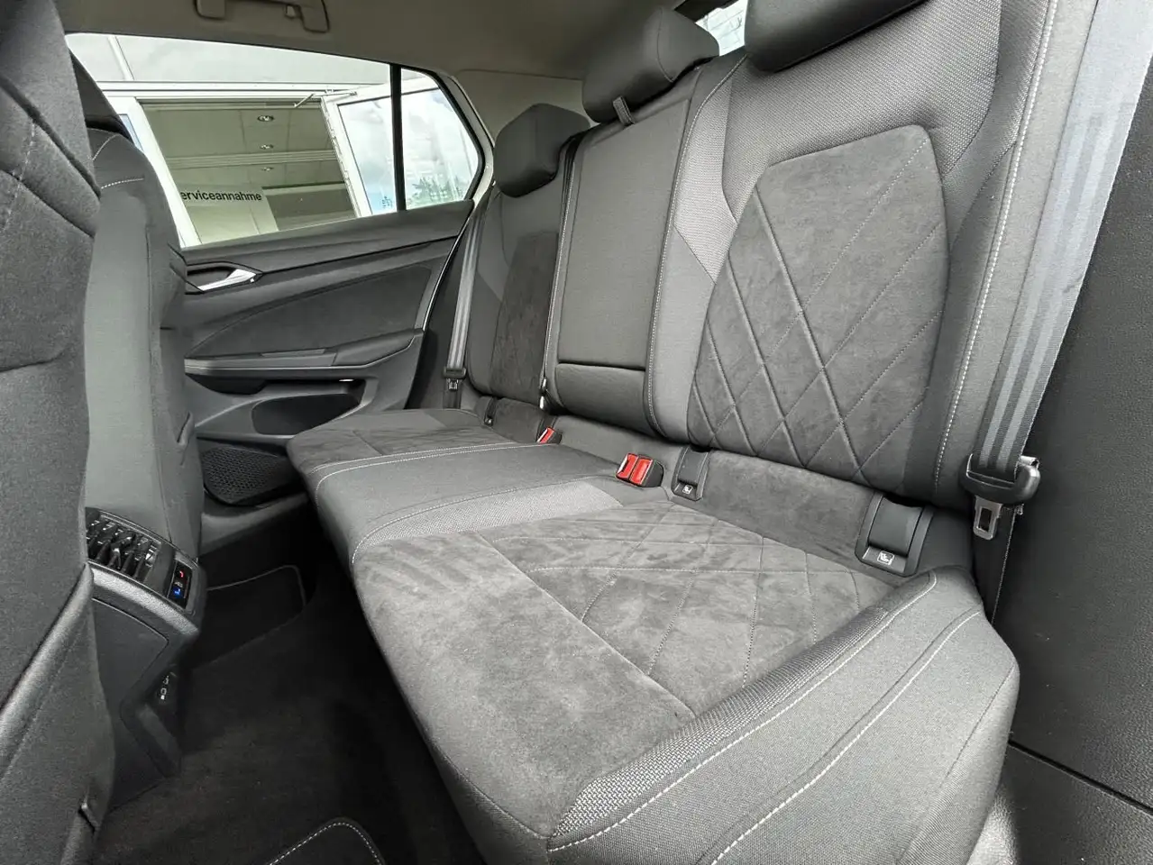 Volkswagen Golf 1.5 eTSI DSG Style APP-CONNECT+ACTIVE-INFO+ — معرض صور السيارة 10