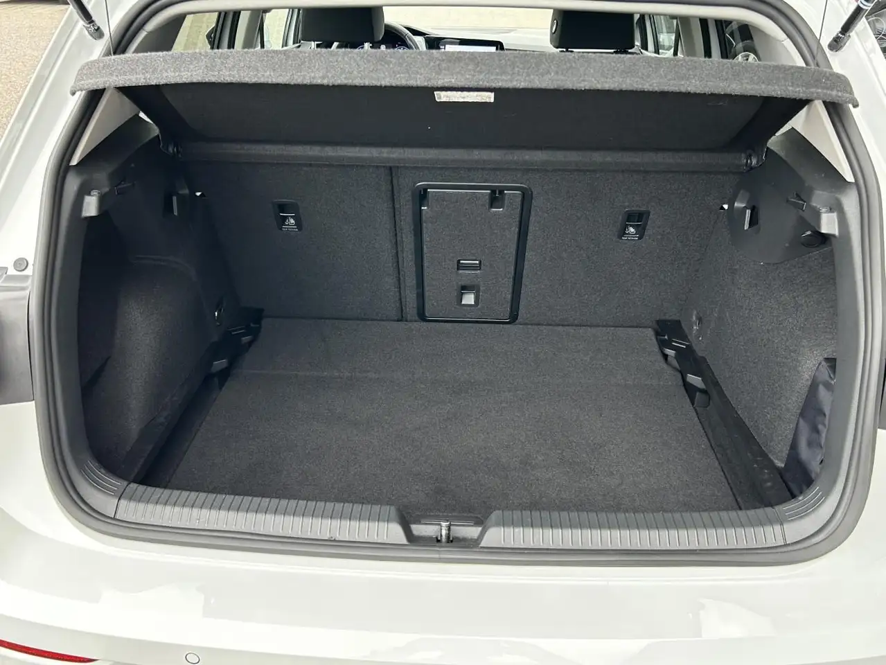 Volkswagen Golf 1.5 eTSI DSG Style APP-CONNECT+ACTIVE-INFO+ — معرض صور السيارة 14