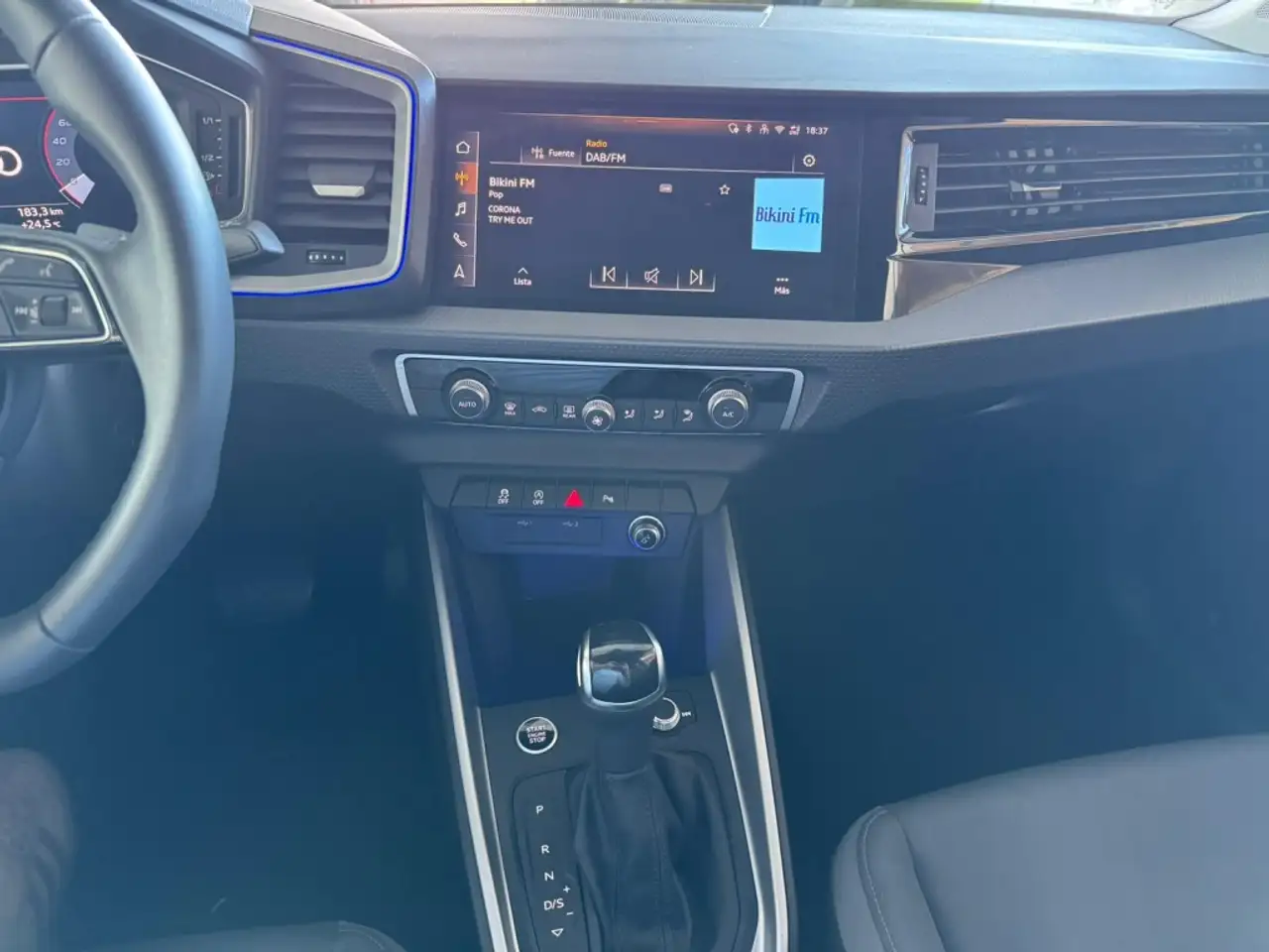 Audi A1 Sportback 30 TFSI Adrenalin Black Edition S tronic — معرض صور السيارة 17