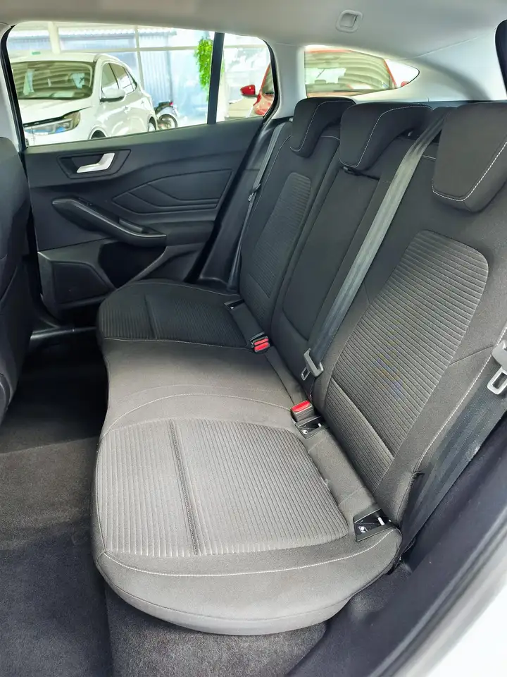 Ford Focus Turnier 1.0 EcoB. MHEV Aut. Titanium X GJR — معرض صور السيارة 8