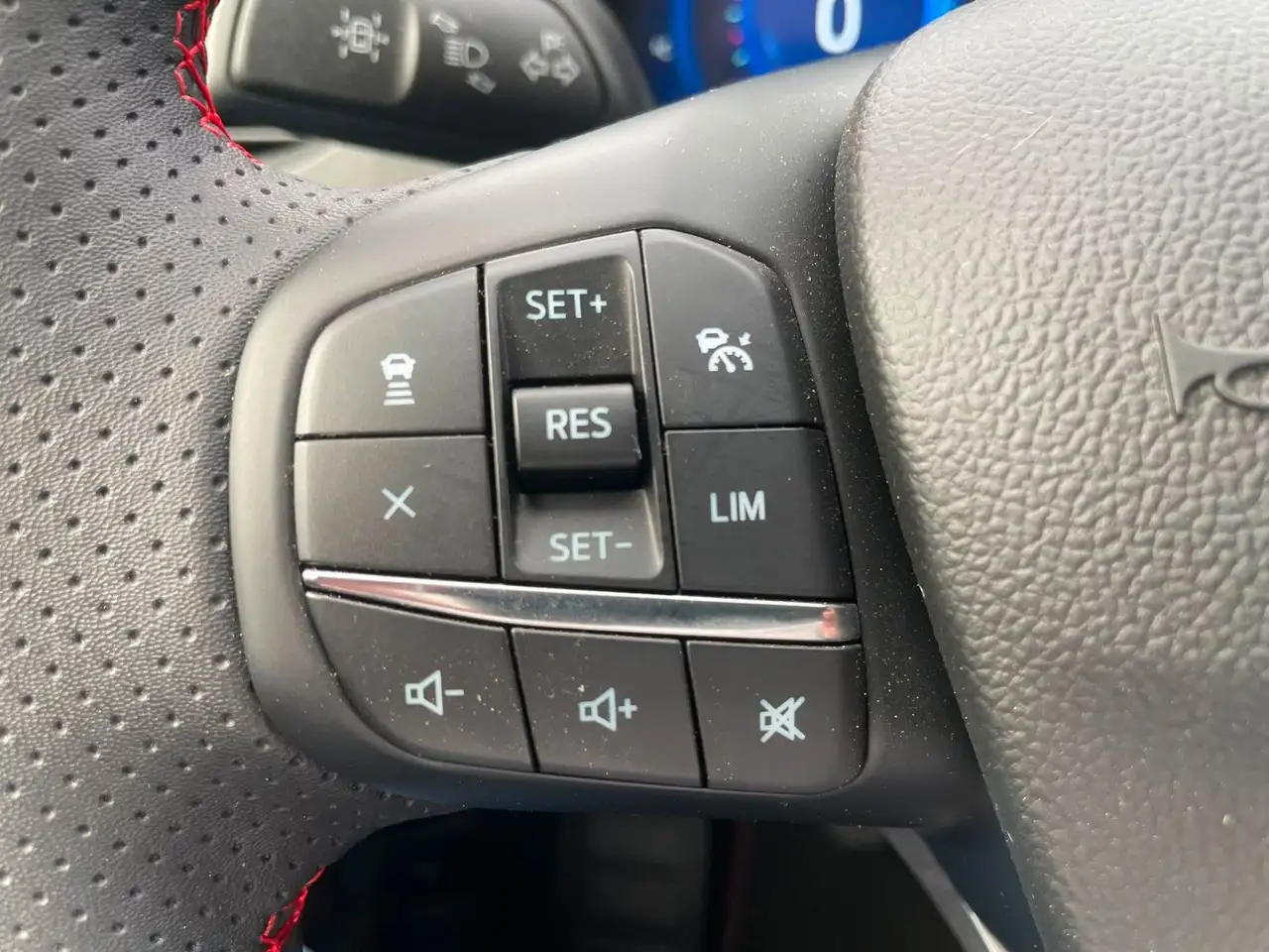 Ford Kuga ST-Line X 150PS*SHZ*NAVI*RFK*LM — معرض صور السيارة 9