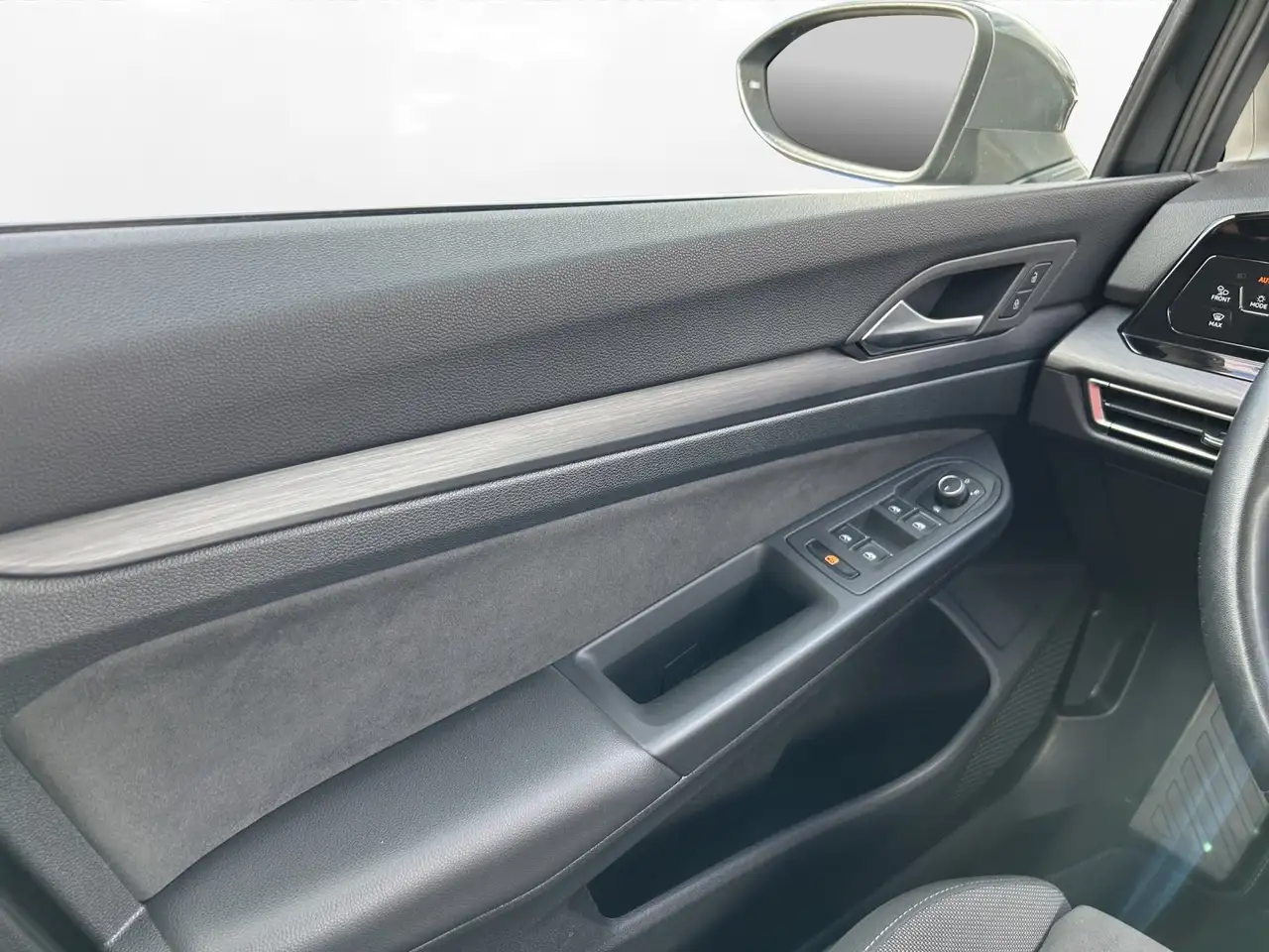 Volkswagen Golf VIII 1.5 TSI STYLE | PDC | LED | ACC | — معرض صور السيارة 10