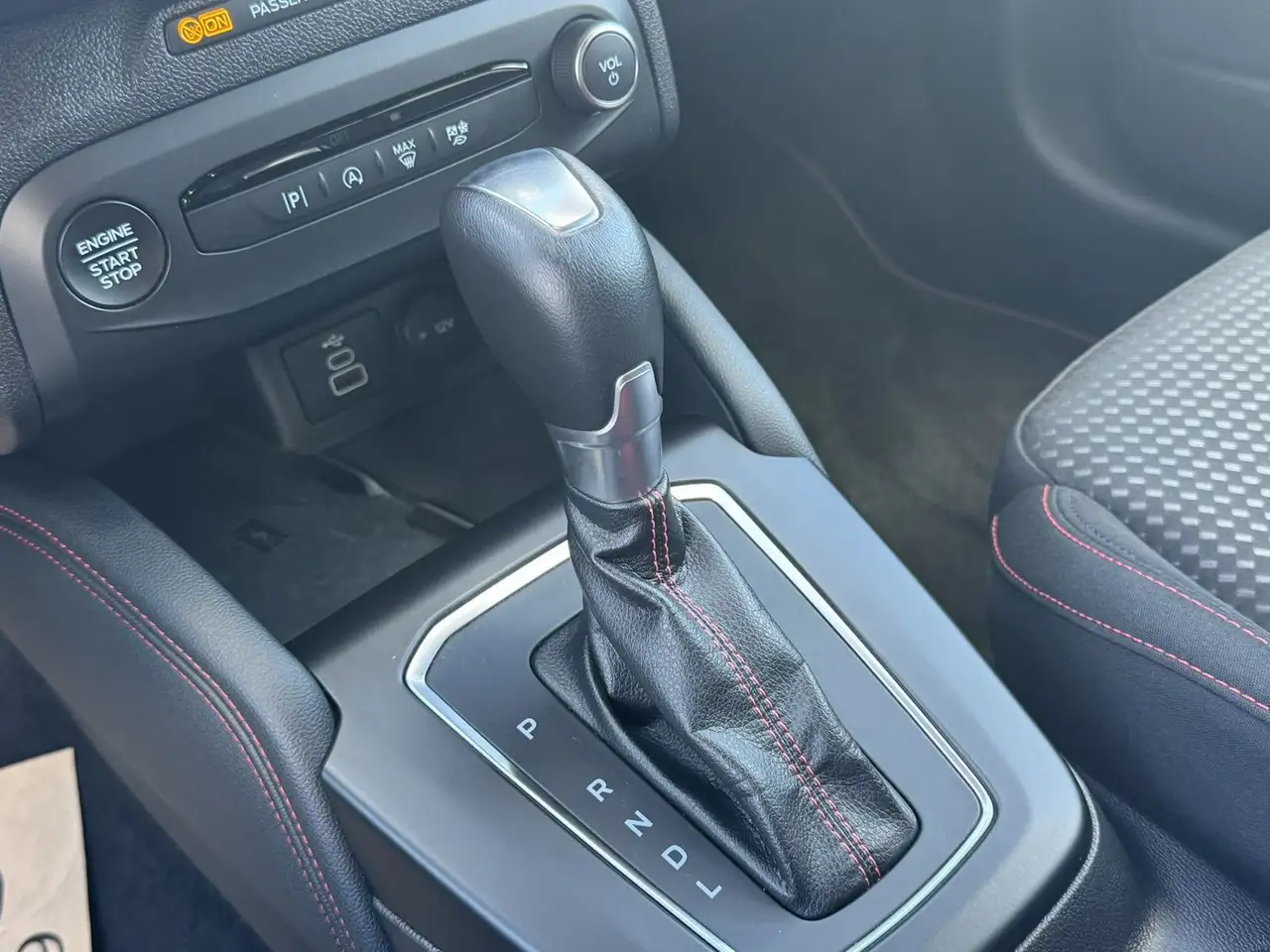 Ford Focus ST-Line X Assistenz-Paket 2 LED IPS AHK — معرض صور السيارة 17