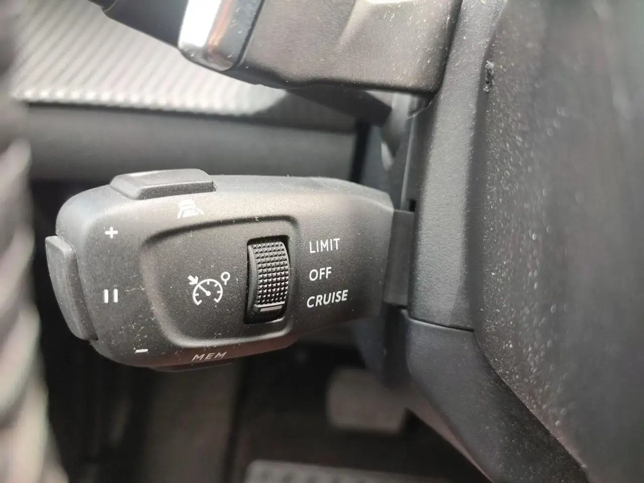 Peugeot 208 Allure Pack *ACC*LED*NAVI*KAMERA*TEILLEDER* — Galería del vehículo 20