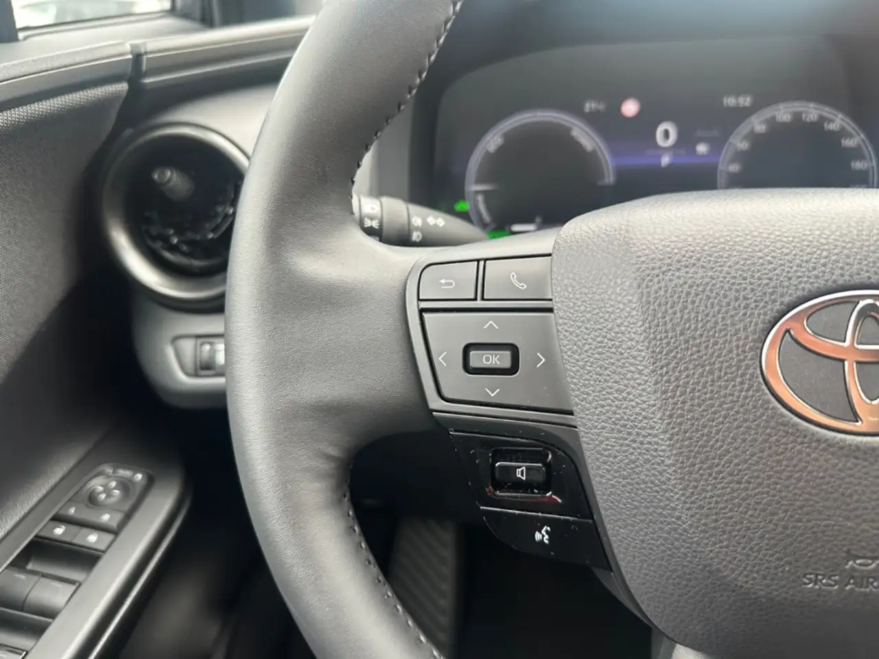 Toyota C-HR 1.8 Hybrid Team D *LED*el Heck*ACC*CAM*SHZ* — معرض صور السيارة 24