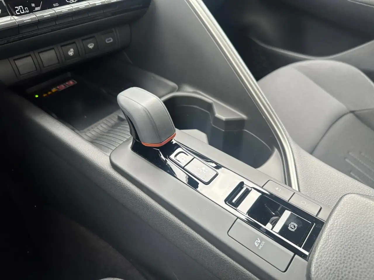 Toyota C-HR 1.8 Hybrid Team D *LED*el Heck*ACC*CAM*SHZ* — معرض صور السيارة 26