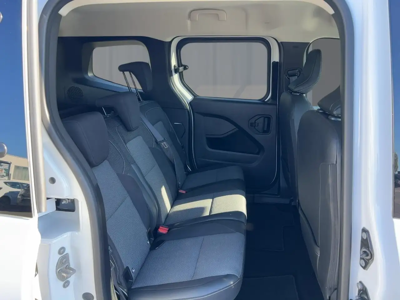 Renault Kangoo EQUILIBRE TCe 100 SITZHEIZUNG — Vehicle gallery 9
