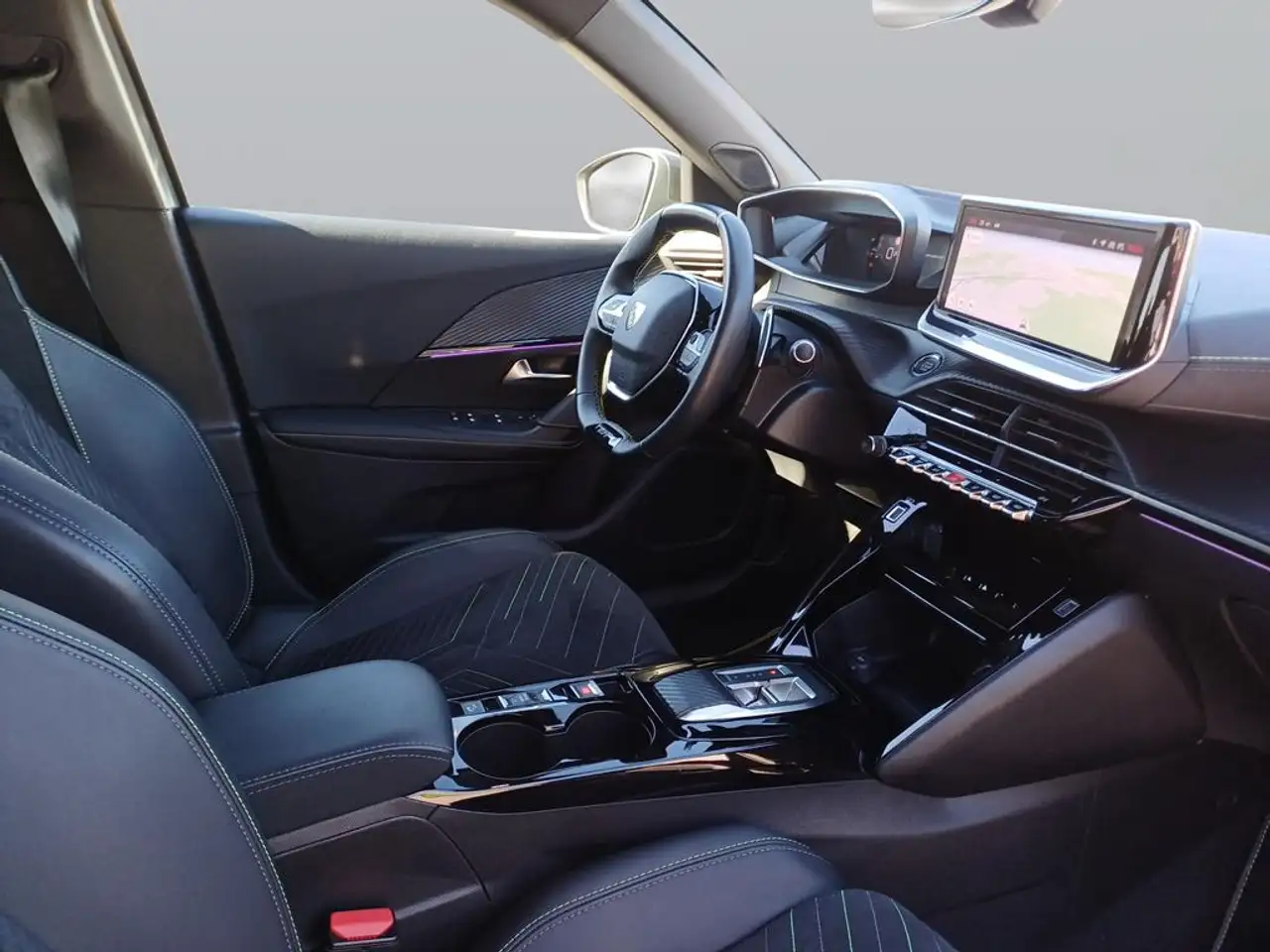 Peugeot 2008 Neuer 2008 GT PureTech 130 EAT8 — معرض صور السيارة 11