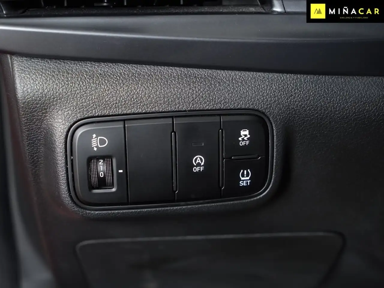 Hyundai BAYON 1.2 MPI Essence — Galería del vehículo 19