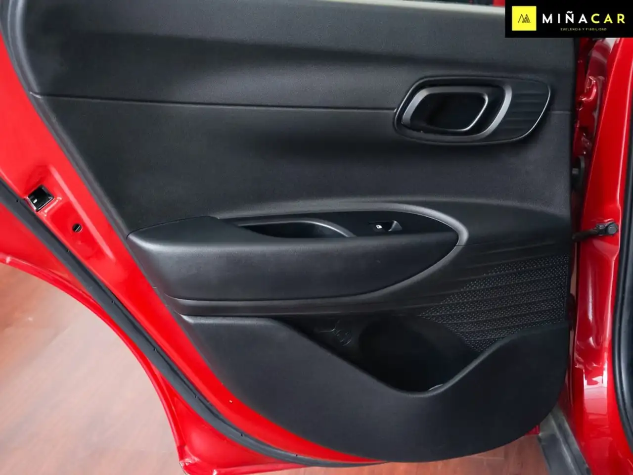 Hyundai BAYON 1.2 MPI Essence — Galería del vehículo 24