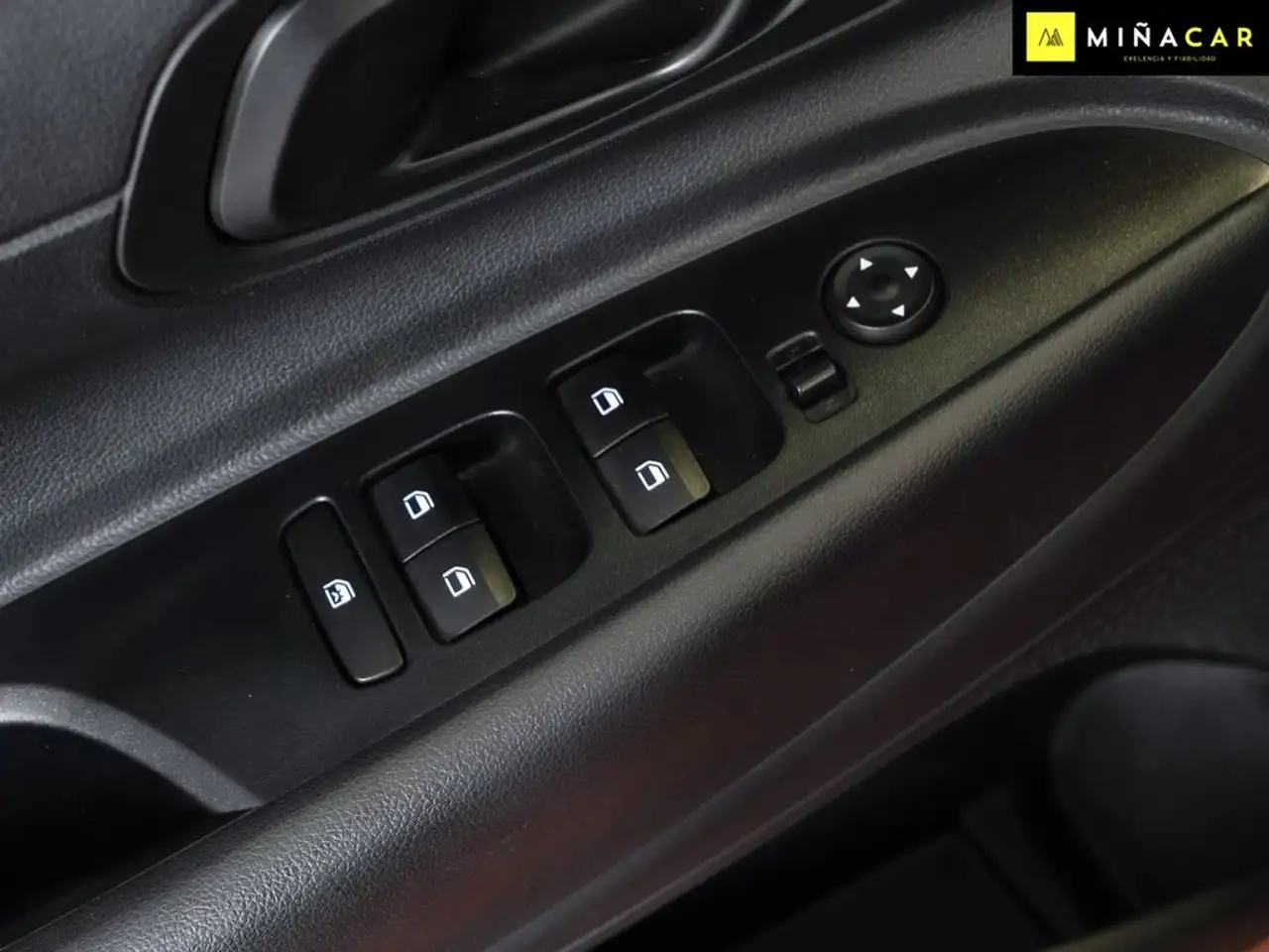 Hyundai BAYON 1.2 MPI Essence — Galería del vehículo 23