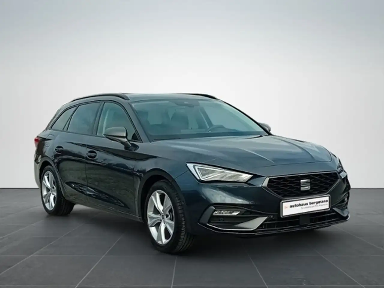 SEAT Leon Sportstourer 1.5 eTSI OPF DSG FR — معرض صور السيارة 7