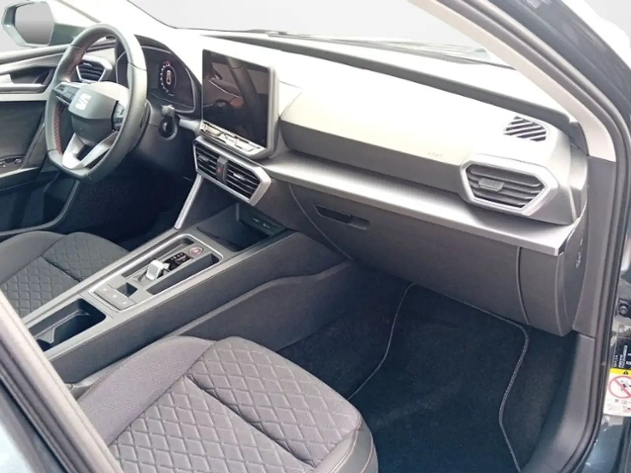 SEAT Leon Sportstourer 1.5 eTSI OPF DSG FR — معرض صور السيارة 11