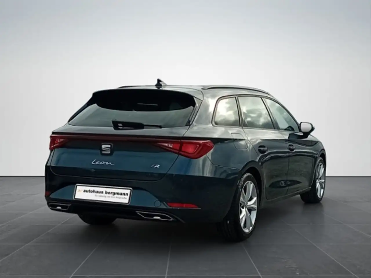 SEAT Leon Sportstourer 1.5 eTSI OPF DSG FR — معرض صور السيارة 4