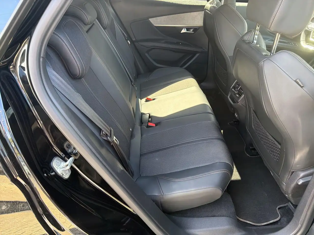 Peugeot 3008 GT Metallic 130 EAT *Black Paket* — معرض صور السيارة 15