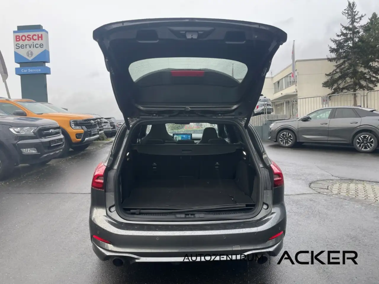 Ford Focus ST X Turnier 2.3 AT. Pano/aAHK/ACC -34%* — معرض صور السيارة 9