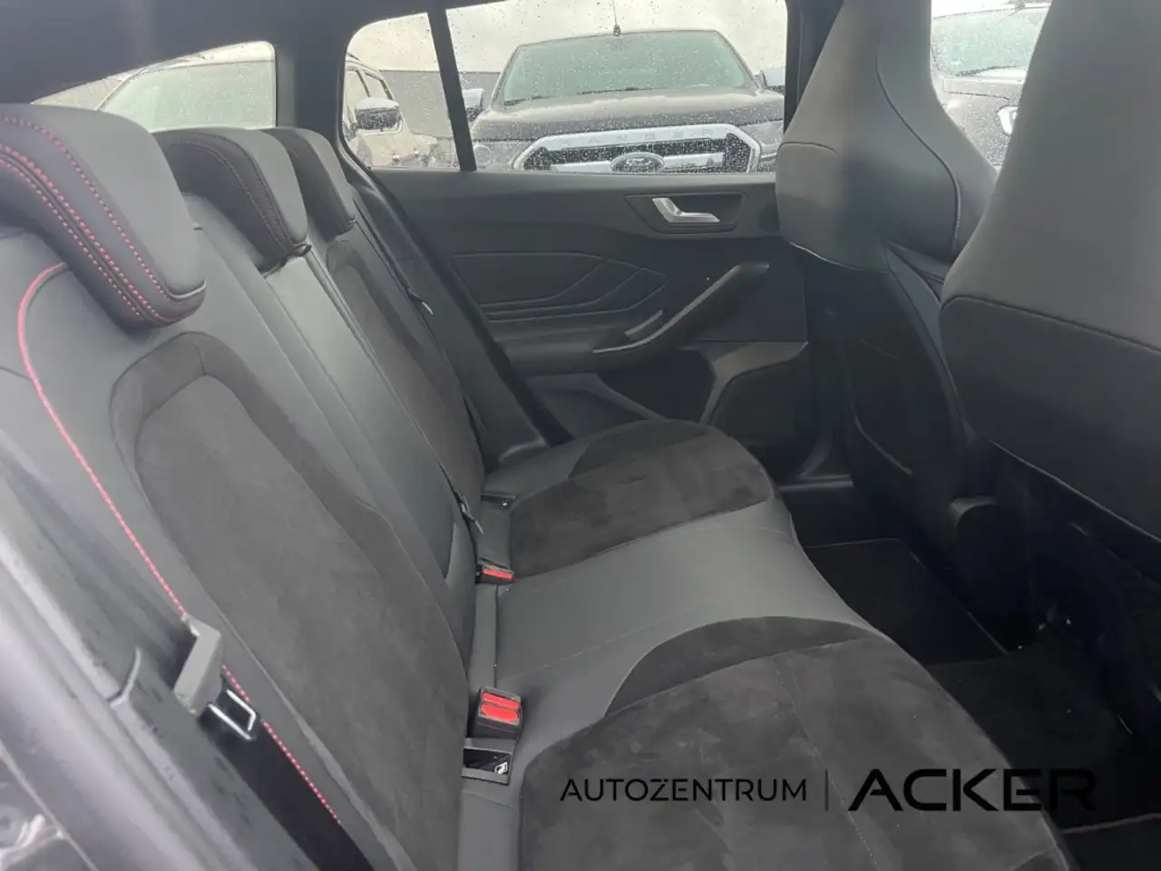 Ford Focus ST X Turnier 2.3 AT. Pano/aAHK/ACC -34%* — معرض صور السيارة 17