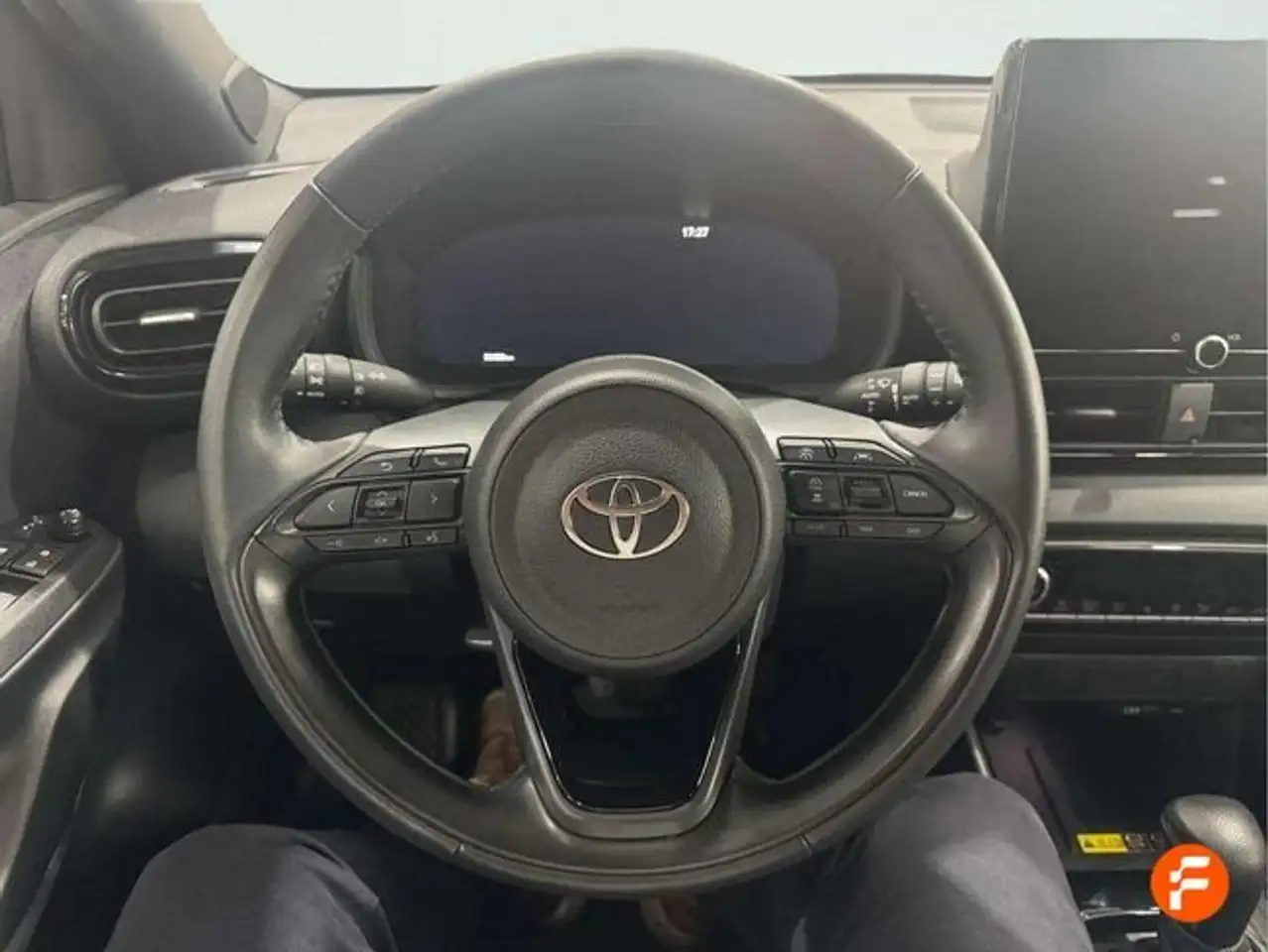 Toyota Yaris 120H 1.5 Style — Vehicle gallery 13