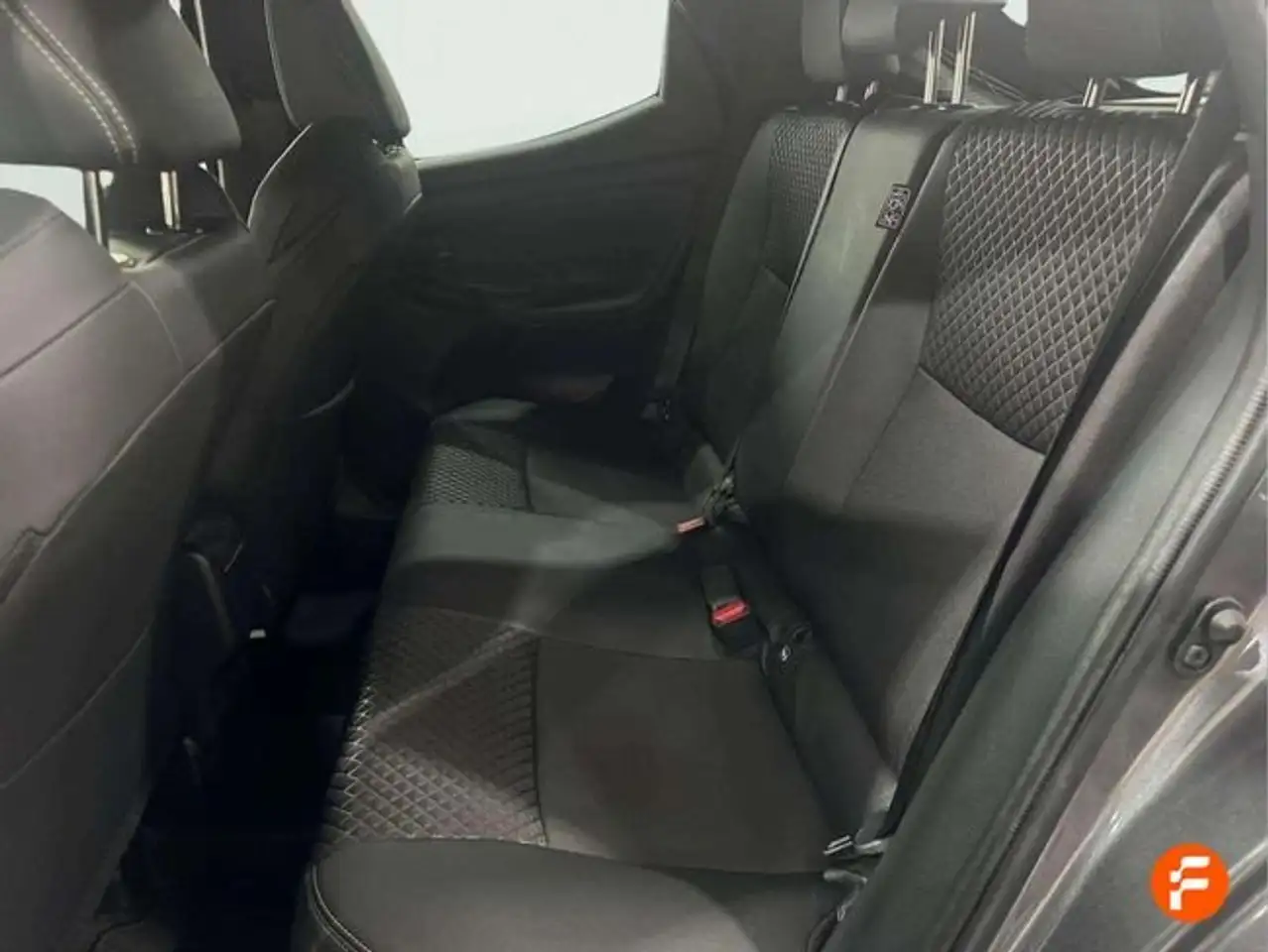 Toyota Yaris 120H 1.5 Style — Vehicle gallery 15