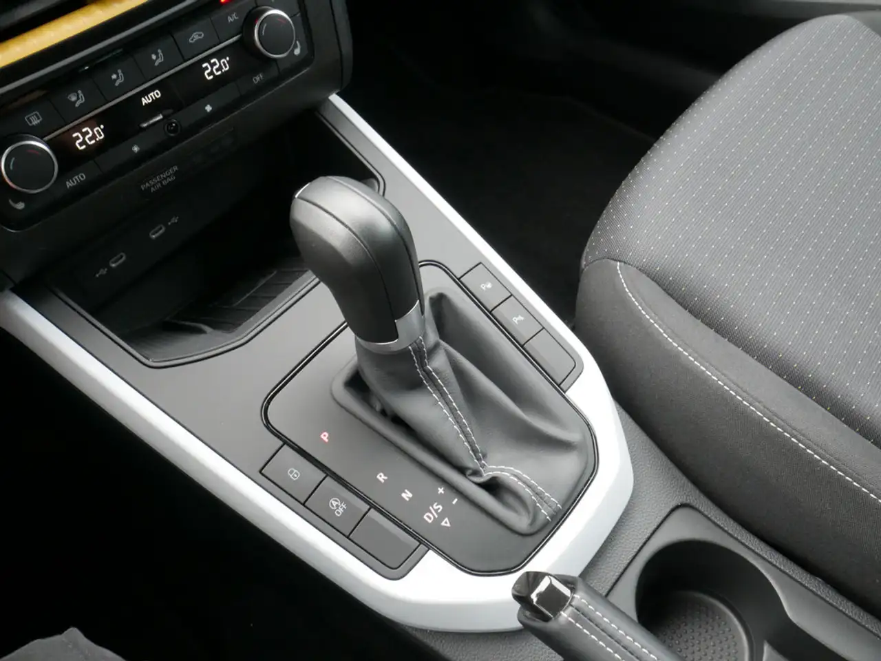 SEAT Arona 1.0 TSI Style Edition NAVI FACEL. LED — معرض صور السيارة 13